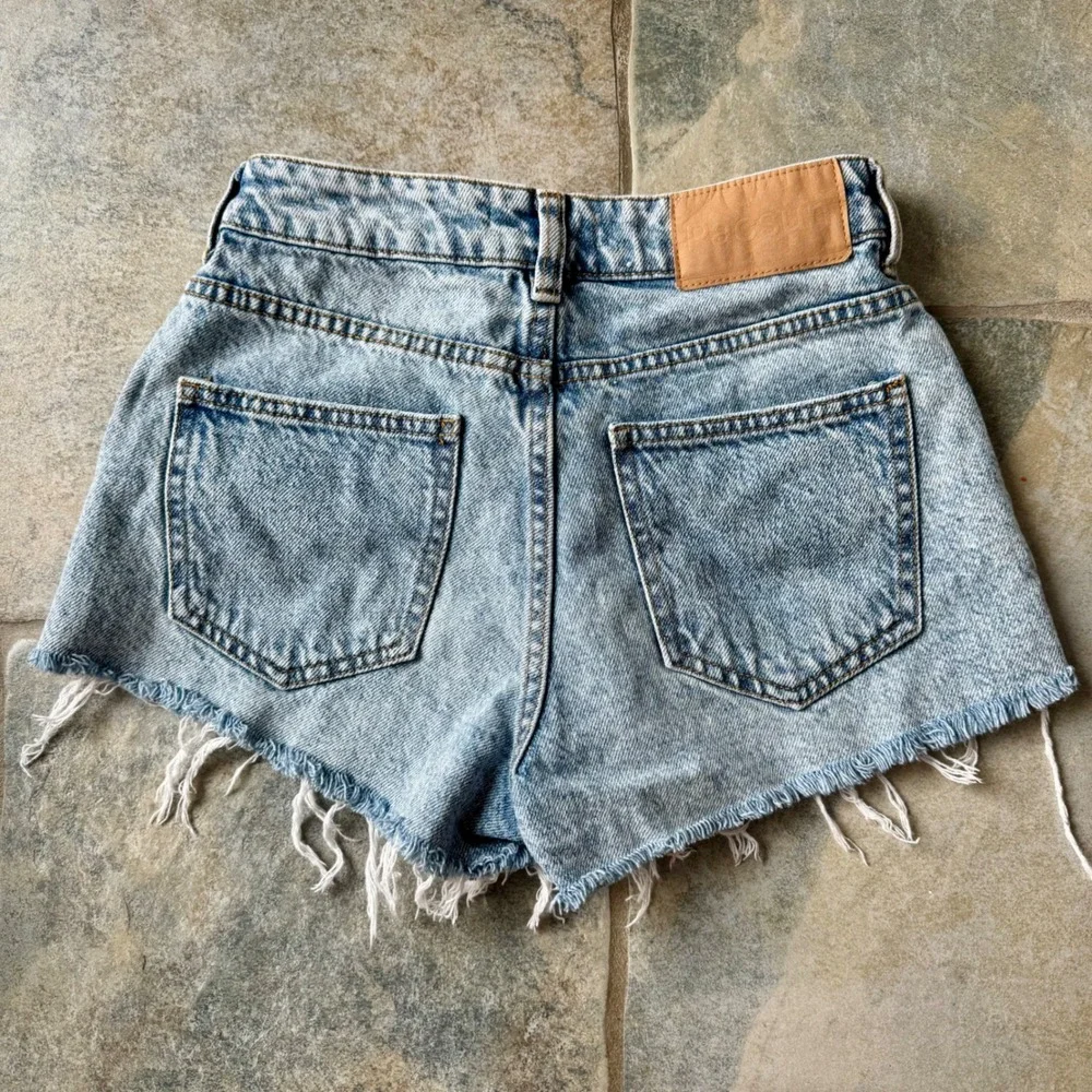 PacSun‎ Mom Shorts Size 24 Distressed High Rise Frayed Hem Denim